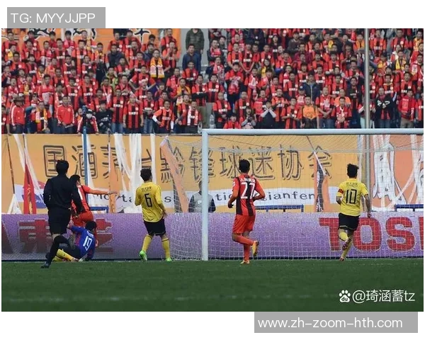 足球上有激情与梦想的碰撞让每一场比赛都充满无限可能与期待