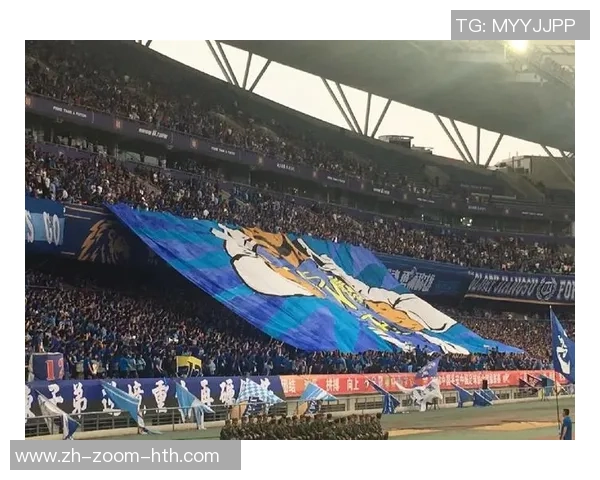 足球的狂欢盛宴点燃激情四溢的赛场让我们一起见证梦想与荣耀的交汇